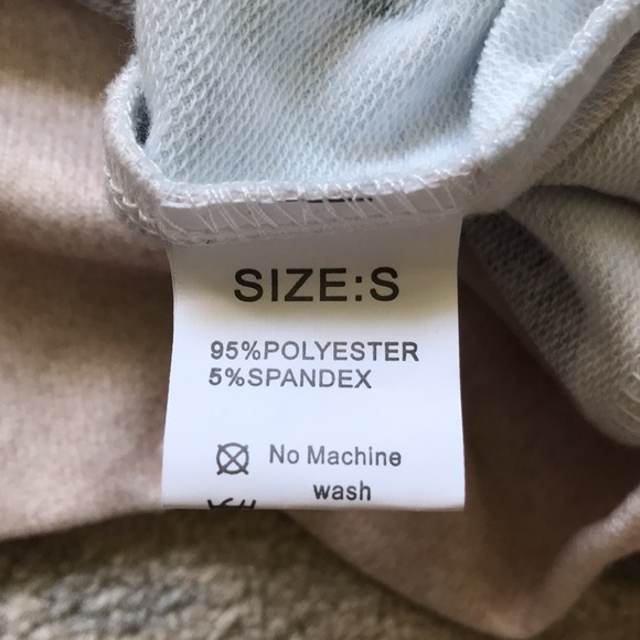 NWOT Woman’s Long Sleeve Camo Print Sweatshirt - Picture 6 of 6